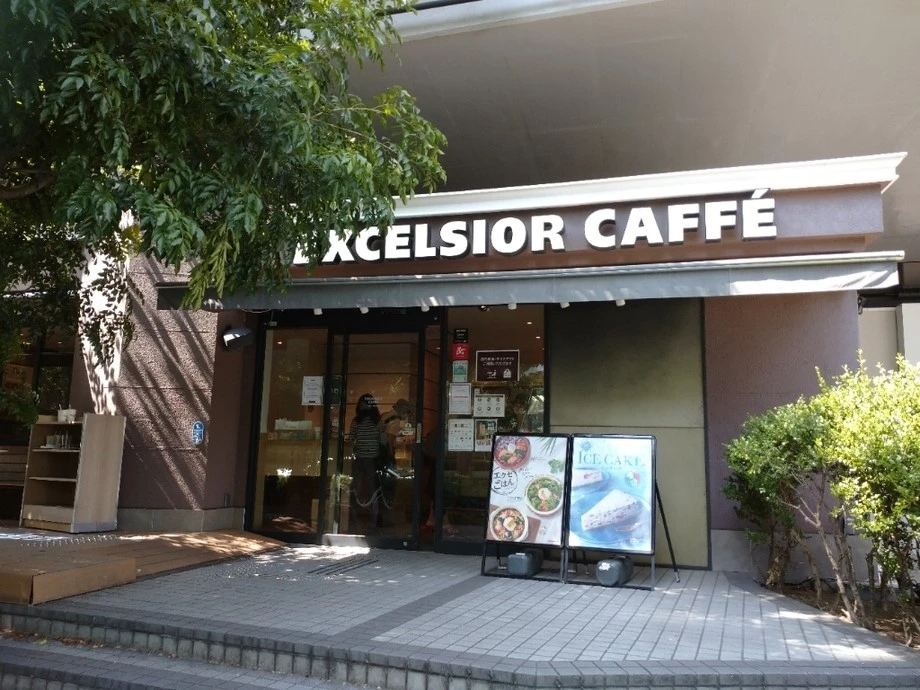 エクセルシオールカフェ 千駄ヶ谷駅前店の外観