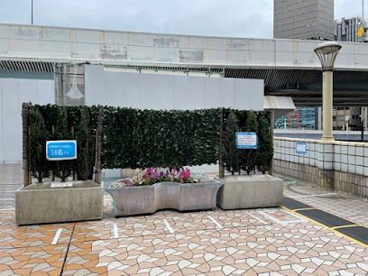 JR上野駅（浅草口）ペデストリアンデッキ上喫煙所